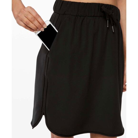 LULULEMON On The Fly Skirt Womens 8 Black Casual Travel Woven Athleisure Mini - Picture 4 of 16